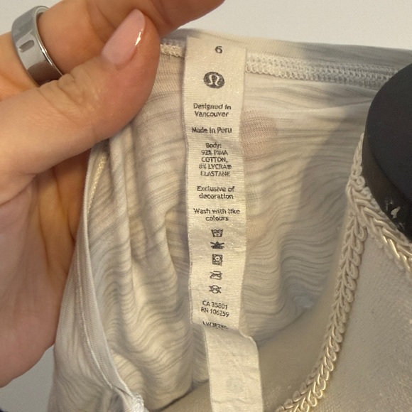 lululemon back in action t-shirt SZ 6 - Picture 2 of 3